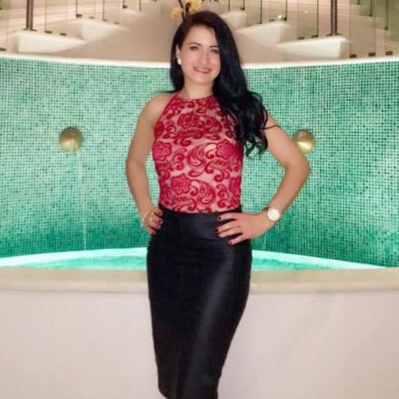 Meet your Posher, Fernanda - Picture 1 of 1